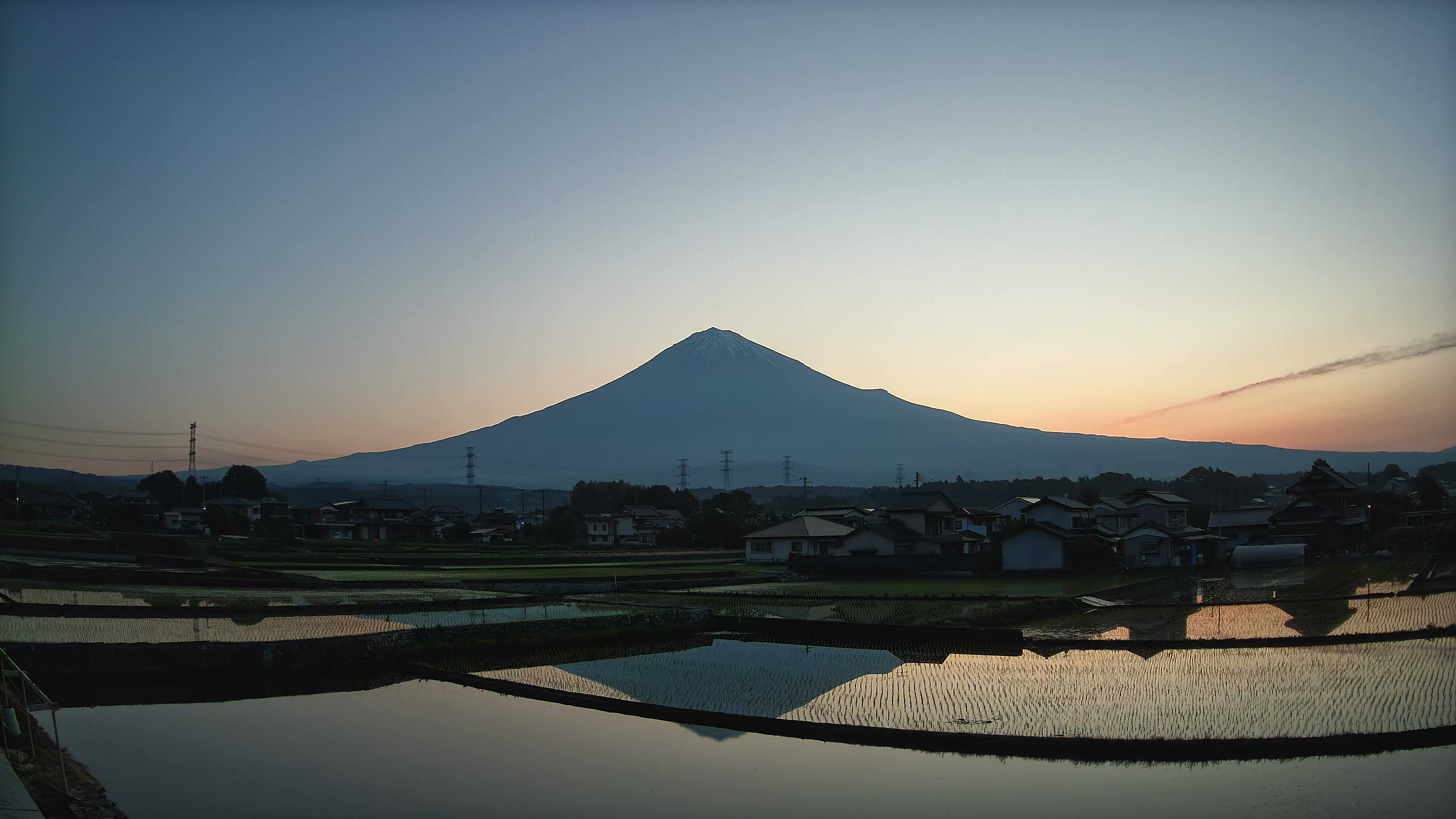 夜明けの富士山麓