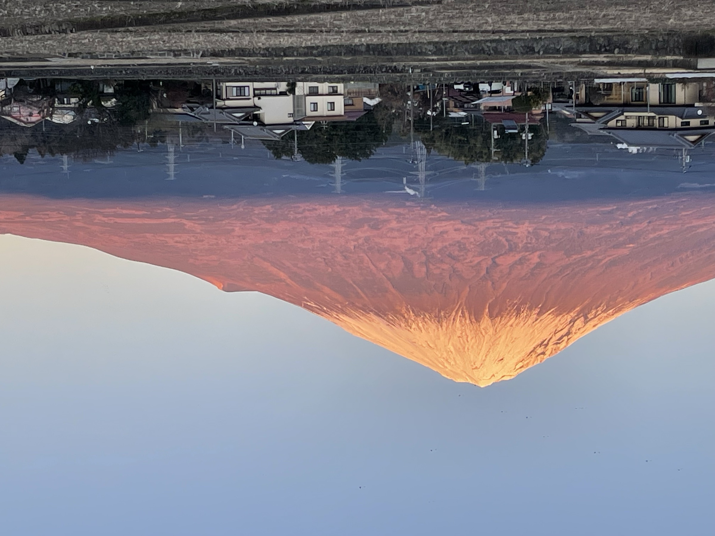 朝焼けの富士山